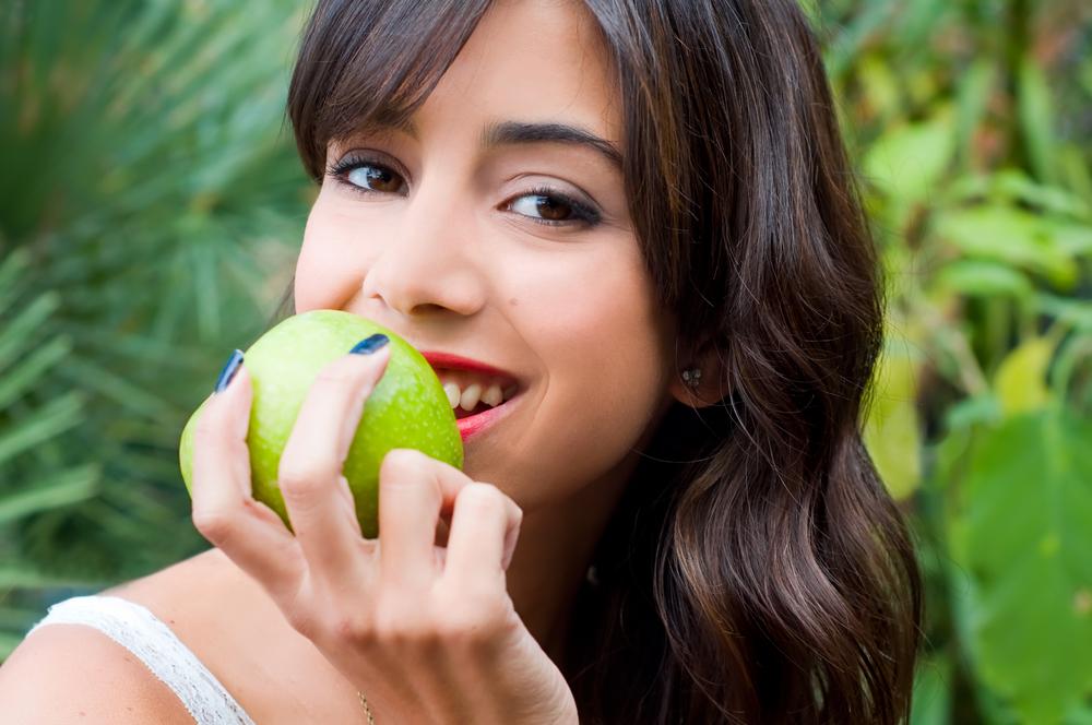 Foods that Naturally Whiten Teeth